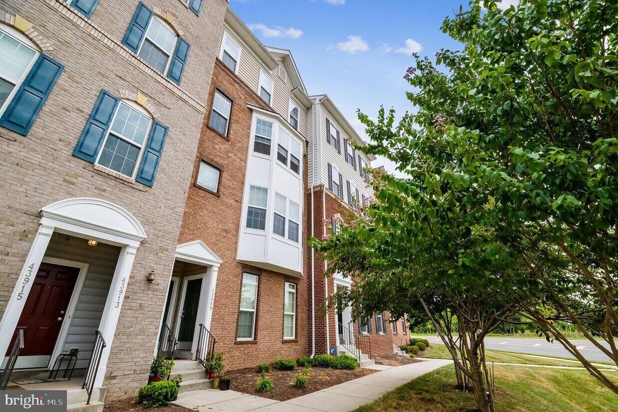 43909 Centergate Dr, Ashburn, VA 20148 Townhome Rentals in Ashburn VA