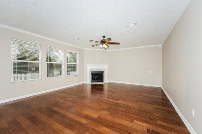 Foto del edificio - 5823 Roxbury Dr