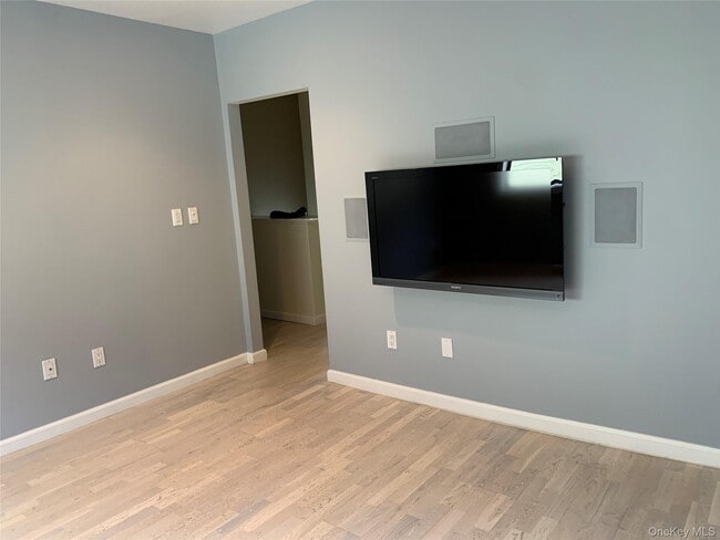 Building Photo - 19 Franklin Ave