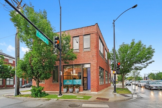Building Photo - 300 N Ogden Ave