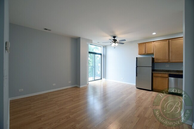 Foto del edificio - 2451 W Howard St