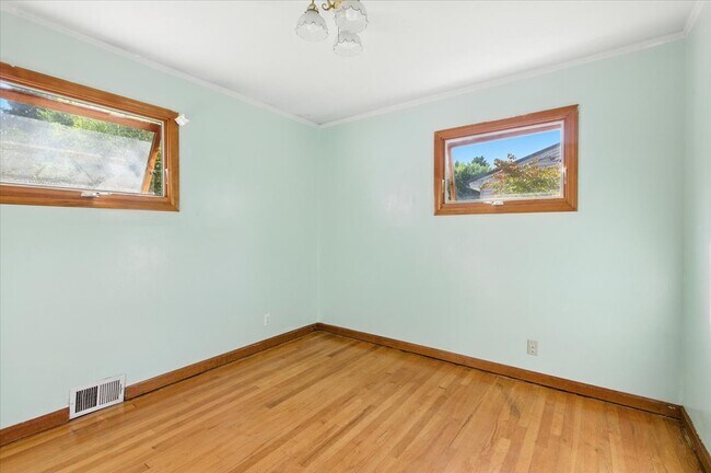 Foto del edificio - 18 Maplewood Dr