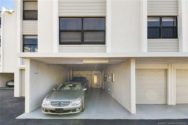 Foto del edificio - 1289 NE Ocean Blvd