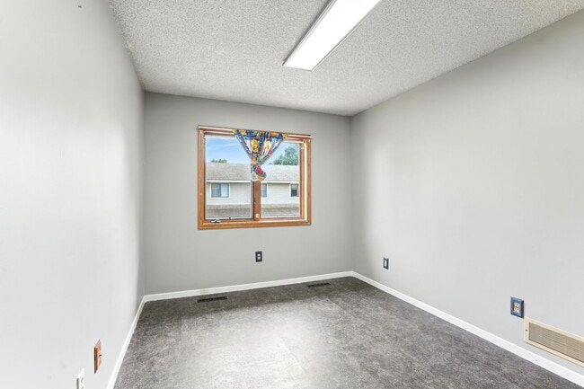 Foto del edificio - 14865 Lower Endicott Way
