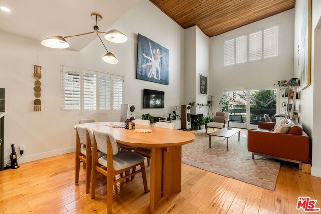 Foto del edificio - 3988 Beethoven St