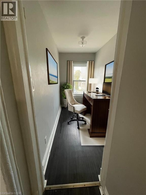 Building Photo - 17 Victoria Ave