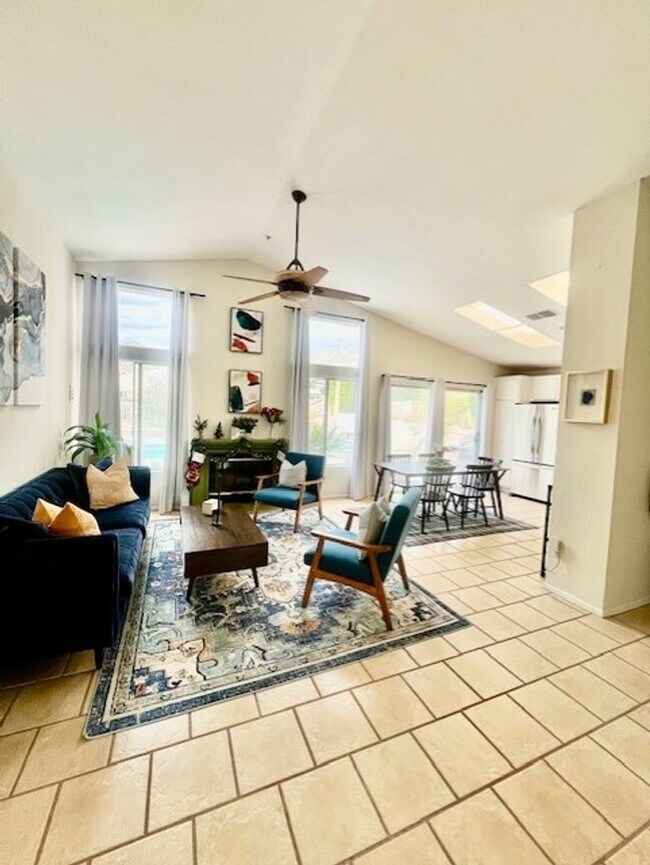 Foto del edificio - AVAILABLE NOW! Beautiful 3 BED / 2 BATH PO...