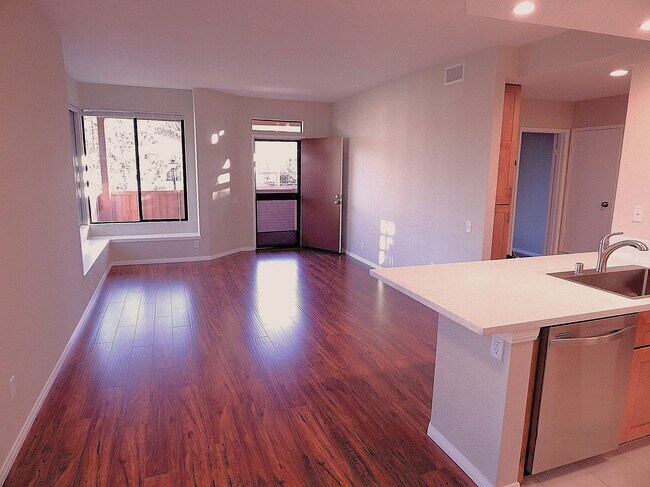 Foto del edificio - 4049 Carmel View Rd