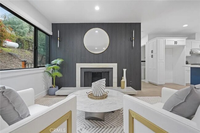 Building Photo - 21171 Colina Dr