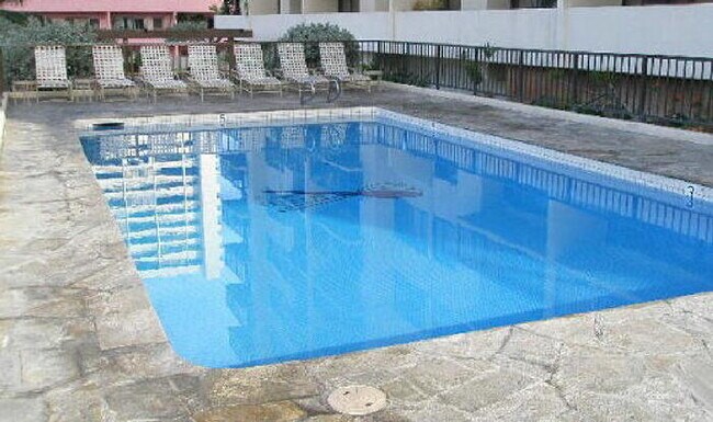Building Photo - FOUR PADDLE 1/1/1 sec, central A/C, W/D, l...