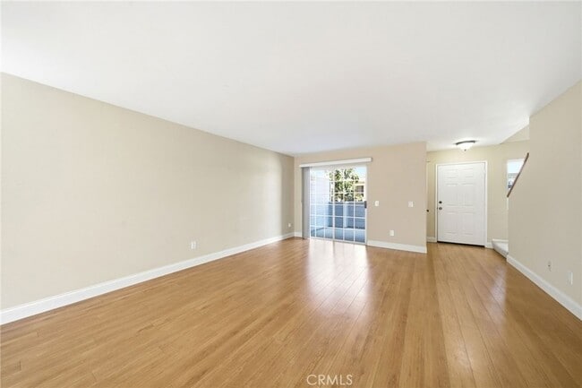 Building Photo - 2800 Plaza del Amo