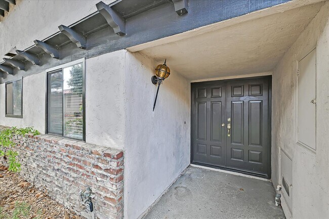 Building Photo - 10 Pueblo Dr