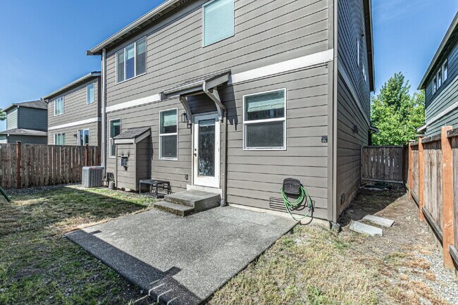 Foto del edificio - Amazing 4 bedroom home in Stewart Crossing!