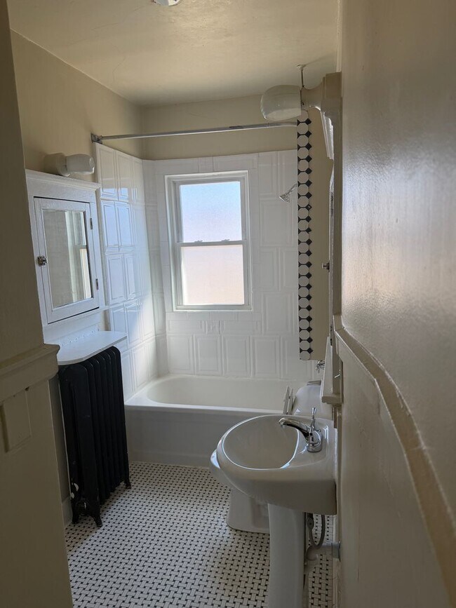 Foto del edificio - 815 E Locust St