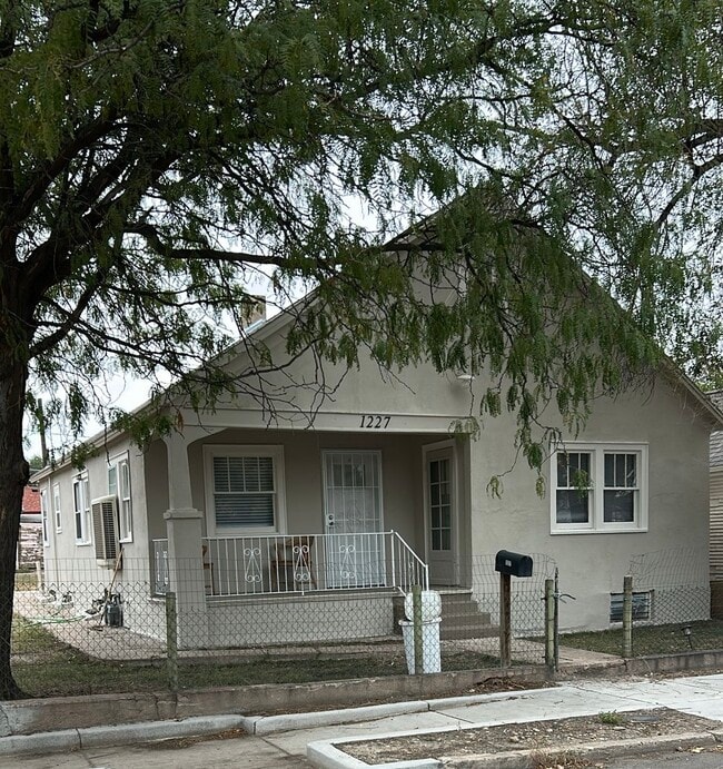 Building Photo - 1227 Egan Ave