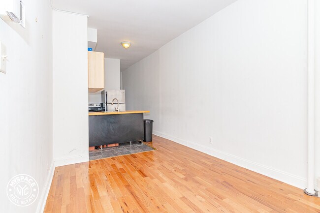Building Photo - 311 Troutman St
