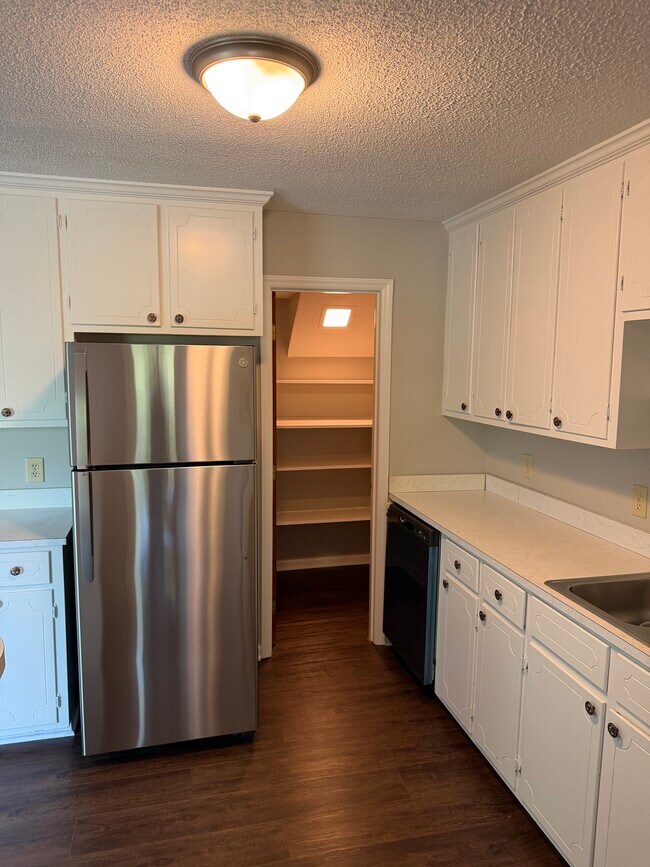 Foto del edificio - 2104 Fairview Rd