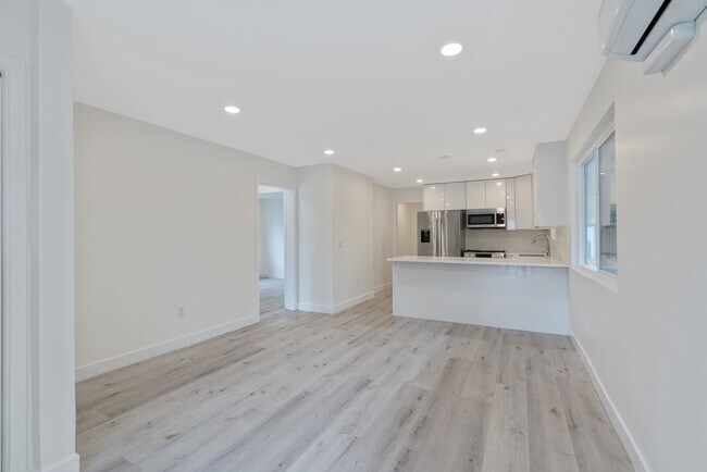 Foto del edificio - 1025 Pleasantview Ave