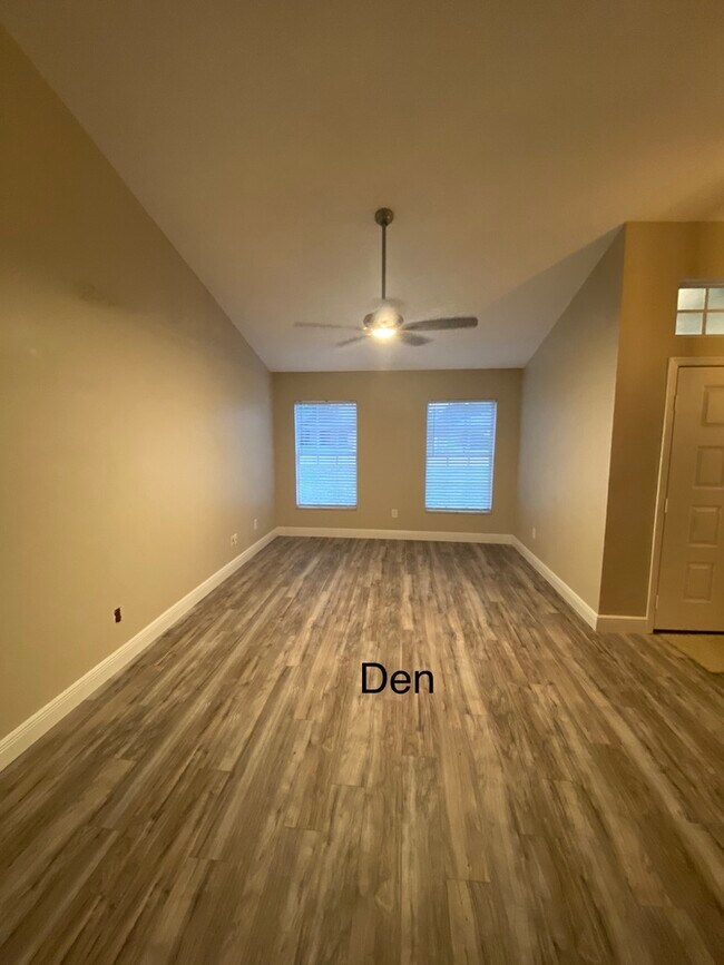 Foto del edificio - 321 Misty Meadow Dr