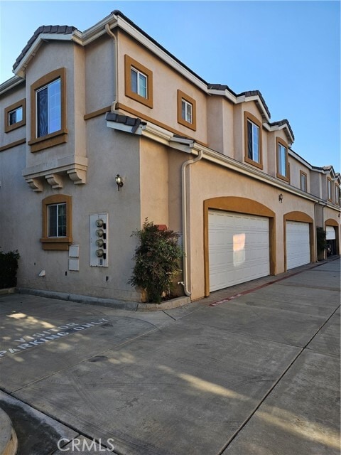 Primary Photo - 4926 Bishop St