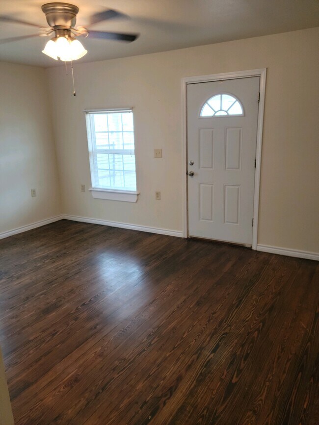 Foto del edificio - 307 S Berry St