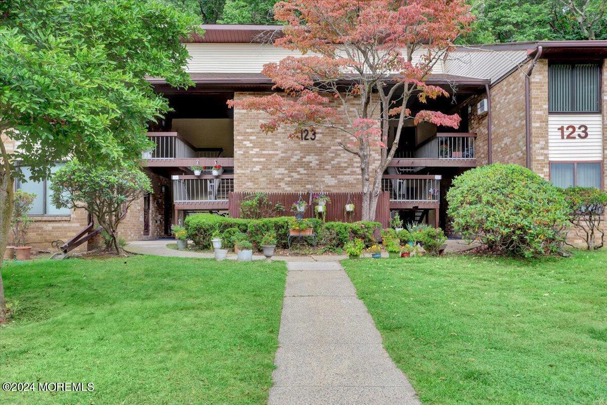 Primary Photo - 123 Amberly Dr