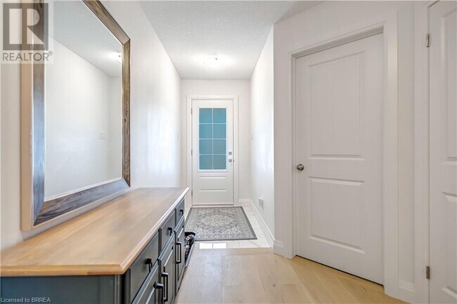 Photo du bâtiment - 15 Peachleaf Ln