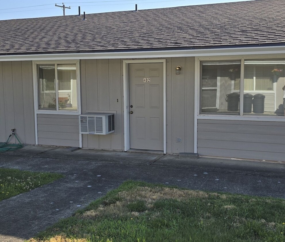 402 W second Ave Unit SFR, Sutherlin, OR 97479 Room for Rent in