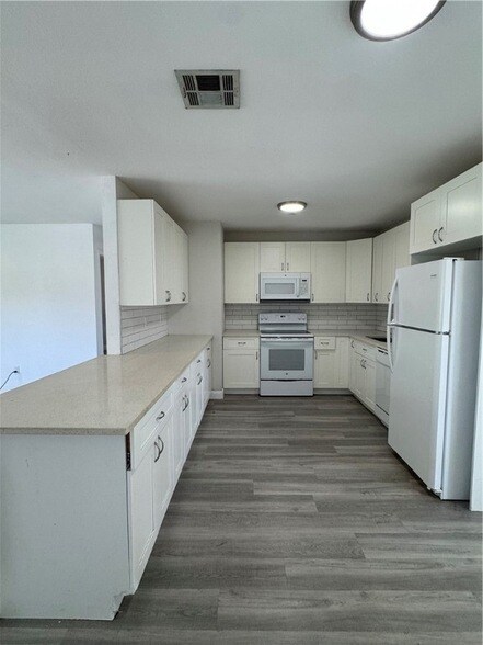 Foto del edificio - 2235 18th Ave SW