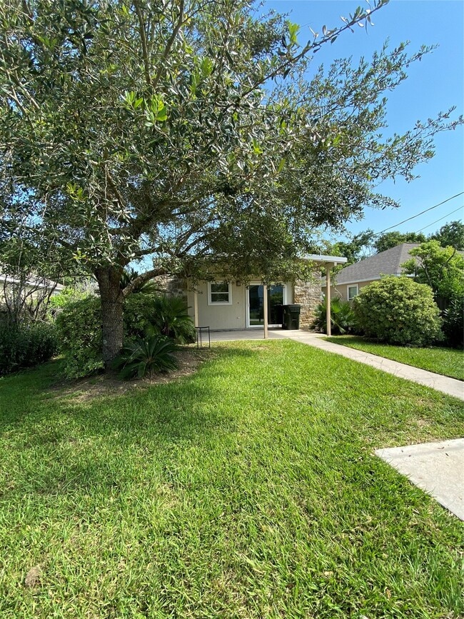 Building Photo - 3815 Putnam Dr