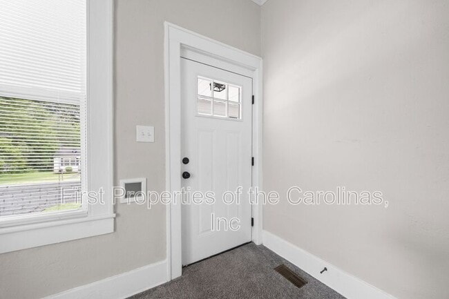 Building Photo - 113 Brawley St