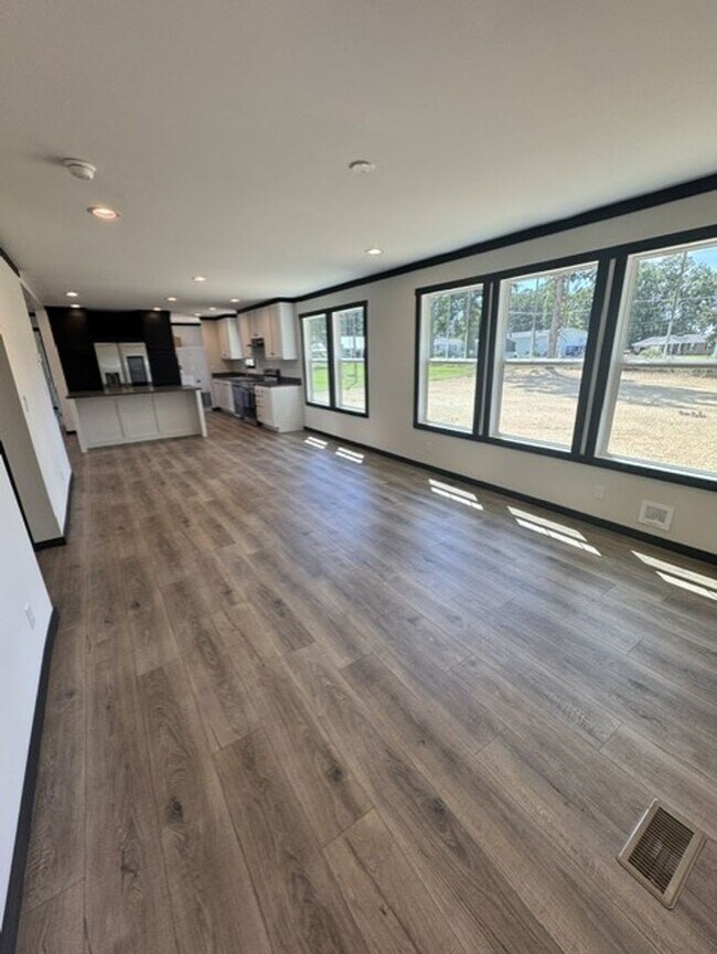 Building Photo - 3204 Fork Shoals Rd