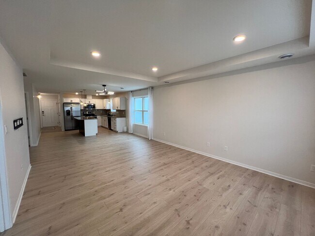 Building Photo - Modern 2 bedroom, 1 bathroom Townhouse wit...