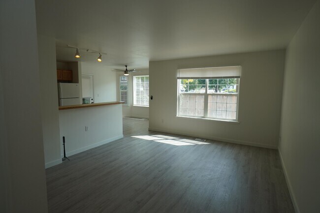 Foto del edificio - 10041 W Garverdale Ln