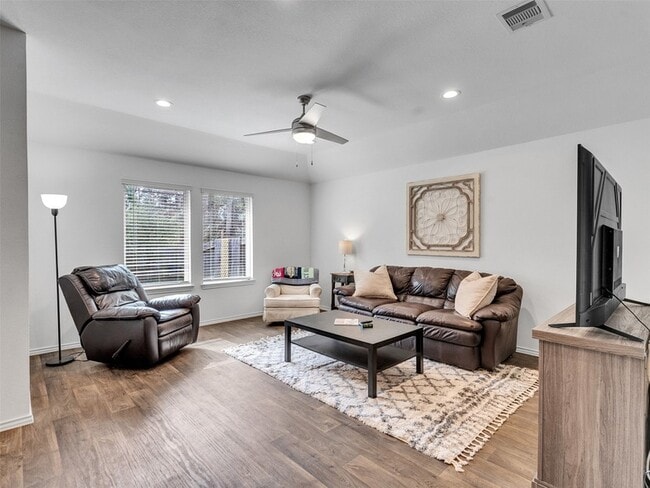 Building Photo - 2521 Honey Nest Ln