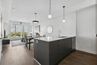 Building Photo - River's Edge