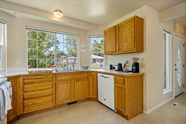 Foto del edificio - 3013 W Pleasanton Ave