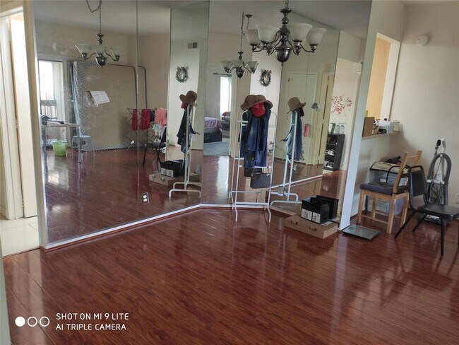 Building Photo - 2213 S Braeswood Blvd