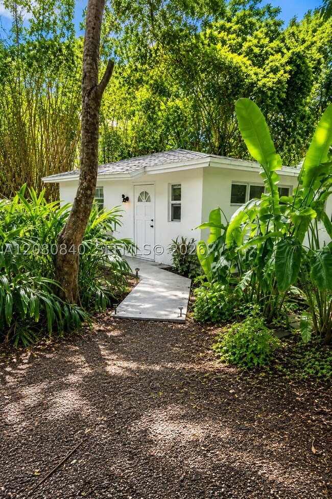 Building Photo - 4790 SW 65th Ave