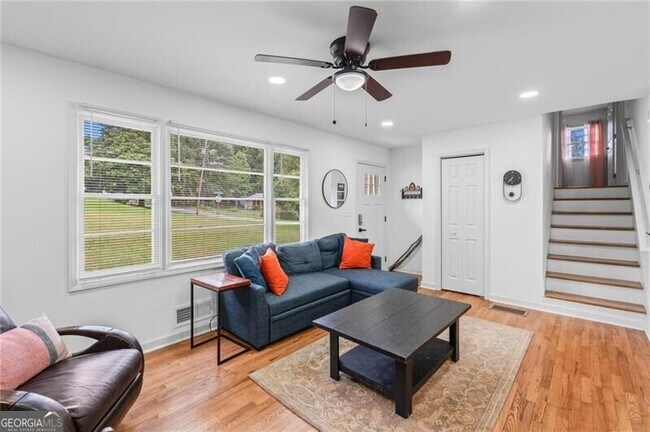 Building Photo - 799 Pine Roc Dr