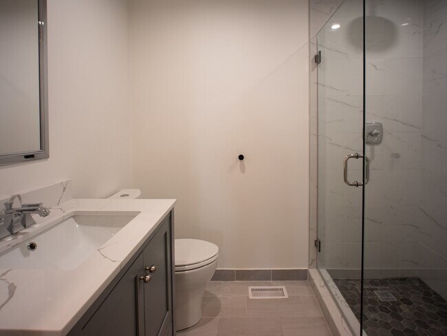 Foto del edificio - 491 E 6th St