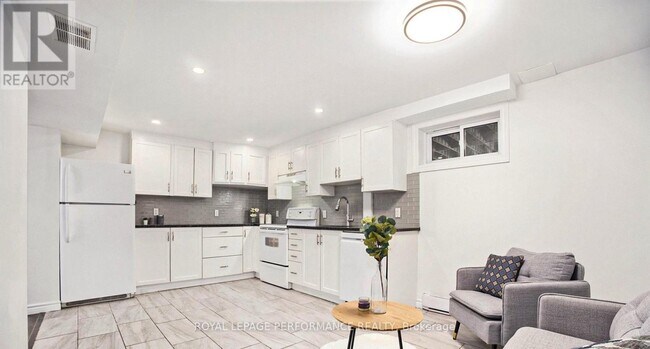 Photo du bâtiment - 33-B MAJESTIC DRIVE