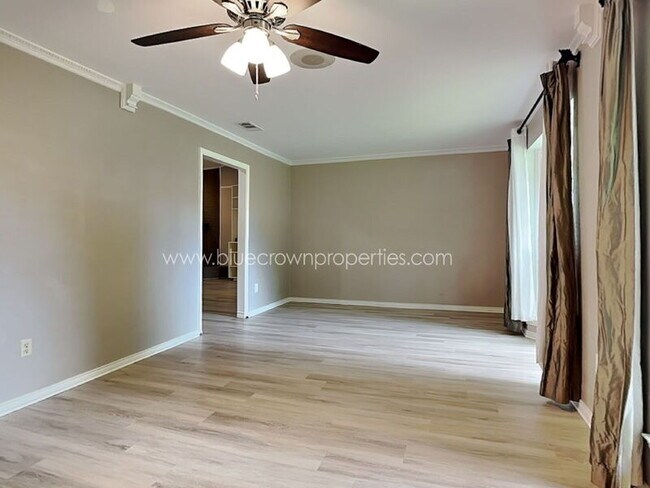 Building Photo - 1804 Mercedes Pl