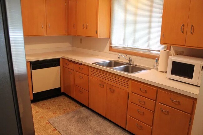 Foto del edificio - 3 Bedroom, 1 Bathroom Home in Putnam Heights