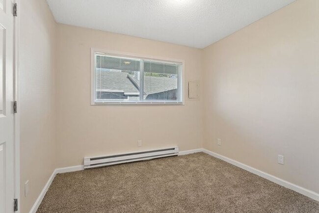 Foto del edificio - 2 Bedroom Home, pets welcome!!