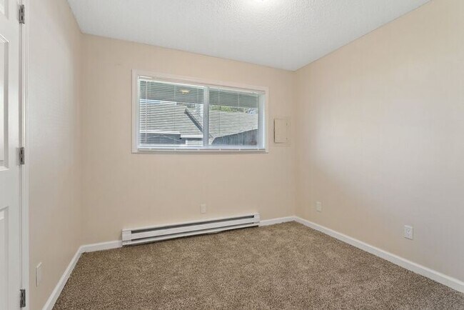 Foto del edificio - 2 Bedroom townhome with Washer and Dryer INSIDE!