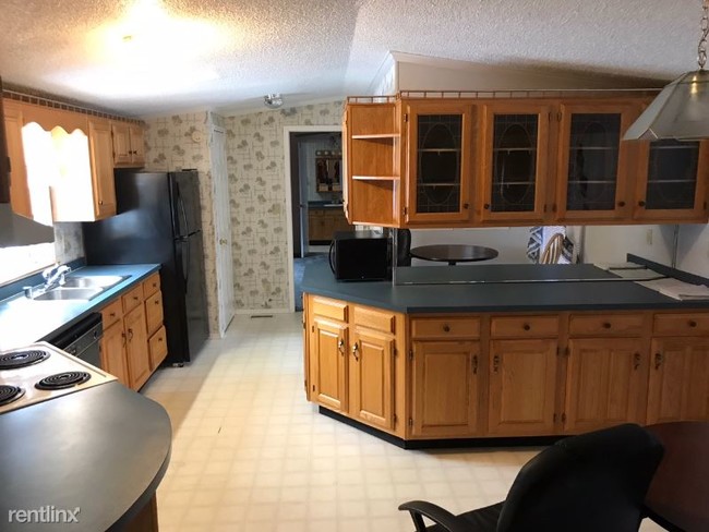 Building Photo - 419 Kelley Mobile Home Park