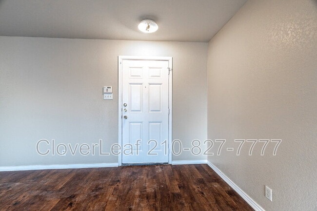 Foto del edificio - 8223 Maple Meadow Dr