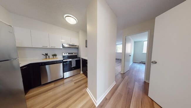 Building Photo - 1025 Sherbrooke