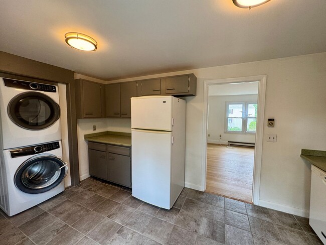 Building Photo - South Portland 2BD/1BA with Off Street Par...
